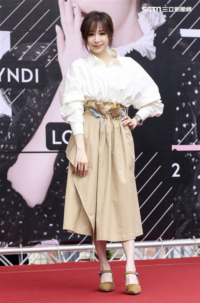 王心凌睽違3年第12張音樂作品「CYNDILOVES2SING」簽唱會，現場與粉絲們互動熱烈。（記者林士傑/攝影）