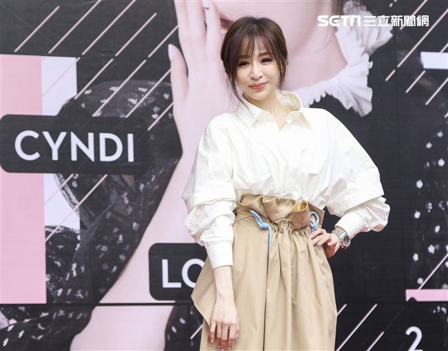 王心凌睽違3年第12張音樂作品「CYNDILOVES2SING」簽唱會，現場與粉絲們互動熱烈。（記者林士傑/攝影）