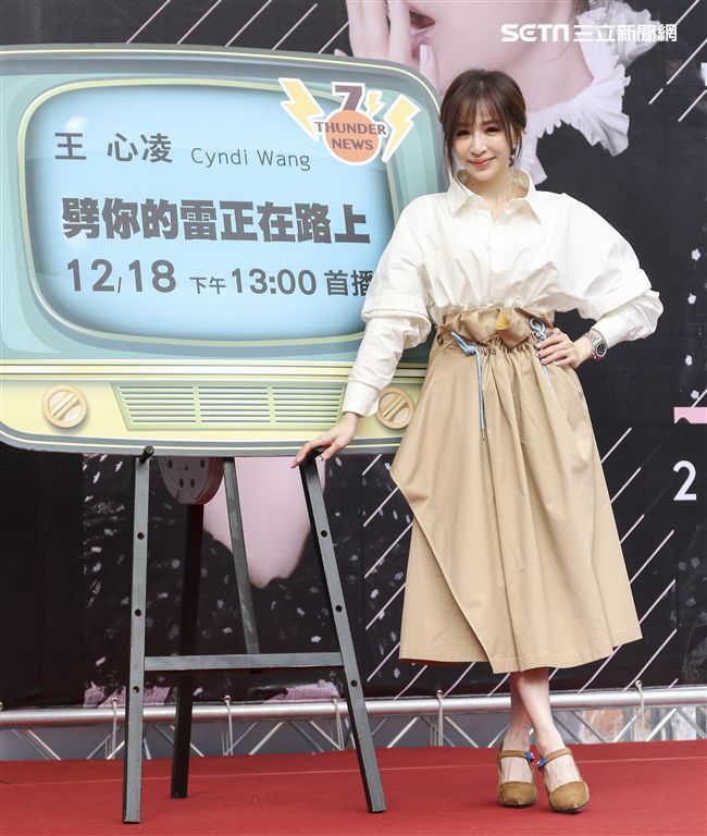 王心凌睽違3年第12張音樂作品「CYNDILOVES2SING」簽唱會，現場與粉絲們互動熱烈。（記者林士傑/攝影）