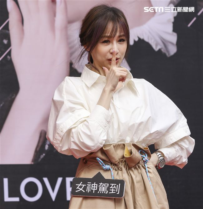 王心凌睽違3年第12張音樂作品「CYNDILOVES2SING」簽唱會，現場與粉絲們互動熱烈。（記者林士傑/攝影）