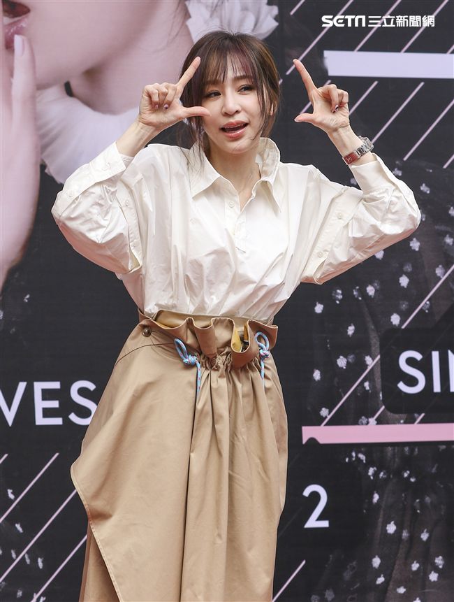 王心凌睽違3年第12張音樂作品「CYNDILOVES2SING」簽唱會，現場與粉絲們互動熱烈。（記者林士傑/攝影）