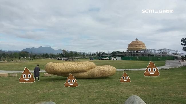 濱海公園地景像黃金　網揶：想上廁所