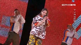 依林唱耶誕2400.