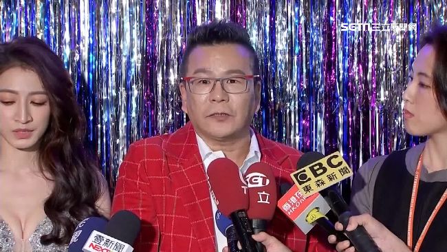 沈玉琳(中)傳出猛爆性肝炎就醫。(圖/資料照)