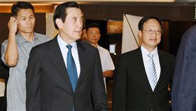 馬英九江宜樺出席長風講座長風文教基金會19日在台北舉辦「長風講座–美國民主往何處去？」第2天活動，前總統馬英九（前左）與基金會董事長、前行政院長江宜樺（右）出席與會。中央社記者施宗暉攝　107年8月19日