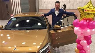 直播主慶生超狂！送「百萬賓士」寵粉
