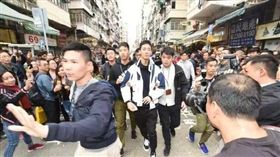 香港「幣少爺」黃鉦傑撒鈔票被捕／環球網