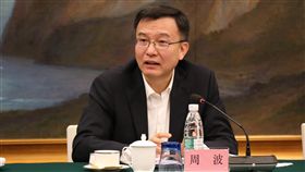 周波（1）雙城論壇倒數3天，中共上海市委常委、常務副市長周波今天表示，期待到台北學習及交流。面對媒體詢問，他說，只要堅持九二共識，和高雄舉行「三城論壇」是個很好的創意。中央社記者陳家倫上海攝　107年12月17日