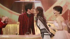 蕭正楠,TVB,黃翠如,結婚,頒獎(圖/翻攝自微博)