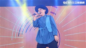 黃子佼樂得在舞台上一人分飾主持人跟歌手兩角。（圖／大鵬經紀提供）