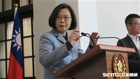 總統蔡英文18日發表迴廊談話。（圖／記者盧素梅攝）
