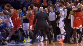 公牛雷霆爆衝突（圖／翻攝自YouTube）