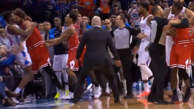 NBA／大打出手！4人吃T險成群架