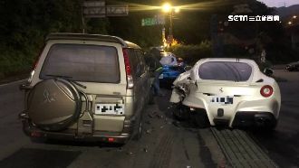 公車站旁禁停車　法拉利恐違停在先！