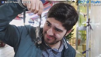 外國人挑戰吃青蛙　 外貌讓他難下嚥