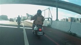 桃園,檢舉達人,邊線,爆怨公社。翻攝自爆怨公社