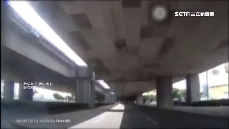 狂飆失控撞橋墩　車內導航淡定回6字