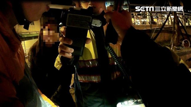 慈父買巧克力給小孩　騎車酒駕遭警逮