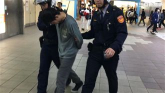 北捷板南線驚見男子亮刀　乘客嚇壞逃