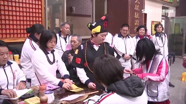 濟公寶衣藏玄機！顏色「階級有別」
