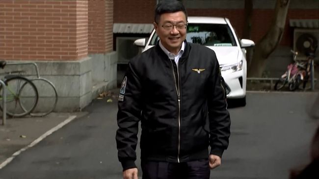 穿衣巧思！卓榮泰「飛行夾克」秀戰力