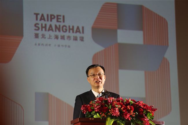 90度鞠躬　周波也提兩岸一家親