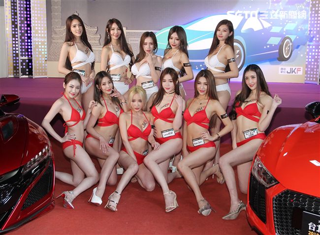 性感火辣車模在2019台北新車大展展現魅力。（記者邱榮吉/攝影）