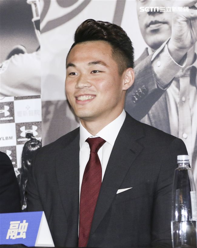 台灣強打王柏融與日本職棒火腿隊簽約。（記者林士傑/攝影）