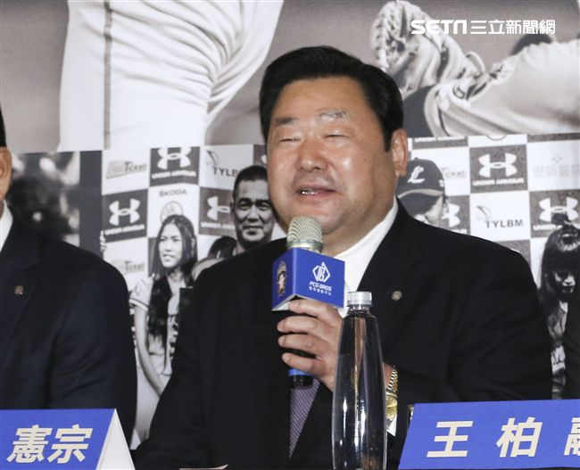 台灣強打王柏融與日本職棒火腿隊簽約，日本火腿球團社長竹田獻宗。（記者林士傑/攝影）
