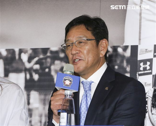 台灣強打王柏融與日本職棒火腿隊簽約，日本火腿球團監督栗山英樹。（記者林士傑/攝影）