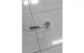 湯匙,阿嬤,祖孫,便當袋,爆廢公社　圖／翻攝自臉書爆廢公社