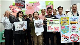 防堵非洲豬瘟　張花冠：應為國安層級防堵非洲豬瘟，嘉義縣長張花冠（前右4）19日召開記者會，說明各項防疫作為，並表示嘉義縣8月就已提出應為國安層級規格。（嘉義縣政府提供）中央社記者黃國芳傳真　107年12月19日