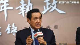 馬英九新書發表會重談九二共識前總統馬英九（圖）20日出席「八年執政回憶錄」新書發表會，在致詞時以高雄市長當選人韓國瑜在選舉辯論時振臂高呼支持九二共識為例，強調九二共識已不再是「國共共識」，而是兩岸共識、台灣共識。中央社記者孫仲達攝  107年12月20日