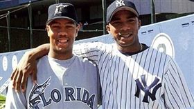 ▲「公爵」奧蘭多．赫南德茲（右）與效力馬林魚的同父異母哥哥李凡．赫南德茲。（圖／翻攝自赫南德茲IG）  