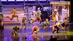 音樂劇恐龍復活了中文版　台灣新加坡同步巡演韓國原創音樂劇「恐龍復活了」今年在台灣安徒生和莫札特的創意劇場引進下，與韓國製作方合作推出中文版，繼9月在高雄首演後，12月也前進新加坡演出。（AM創意提供）中央社記者鄭景雯傳真　107年12月19日