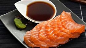 大啖海鮮後腹痛！她照胃鏡竟是蟲蟲死咬胃壁（圖／ｐｉｘａｂａｙ）