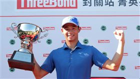 ▲方胤人摘下職業生涯首冠。（圖／TPGA鍾豐榮提供）