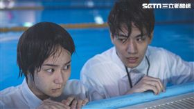 林子閎為戲獻出水中的螢幕初吻。（圖／東森提供）