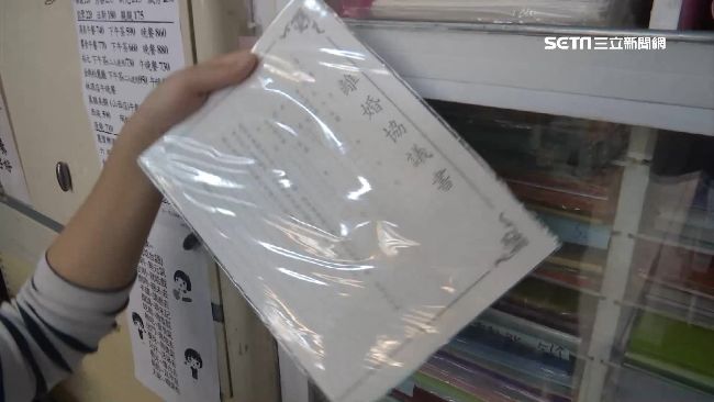 若夫妻關係、婚姻真的走到「緊張」的狀況該怎麼辦?醫師建議,最簡單且最有效的方法,就是從調節這些大腦訊號開始,還有最重要的一點就是,「在吵架或情緒激動時,先不要急著講道理或講結論,而是要先讓自己的壓力荷爾蒙降下來,等大腦回到平衡狀態後,再用理解的語氣表達自己的需求。」(示意圖/資料照)