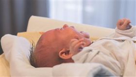 4周大嬰兒與父母共眠　竟遭「左右擠壓」肋骨斷…慘死睡夢中(圖/翻攝自PIXABAY)