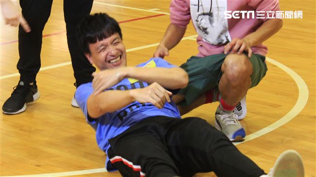 小鍾挑戰凹「這裡」！她驚呼：也太硬