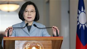 總統呼籲中國大陸不要隱匿豬瘟災情總統蔡英文（圖）18日上午在總統府進行迴廊談話，提醒民眾重視豬瘟對日常生活和養豬產業的影響，也呼籲中國大陸不要隱匿災情，並有義務即時通報台灣各防疫資訊。中央社記者鄭傑文攝　107年12月18日