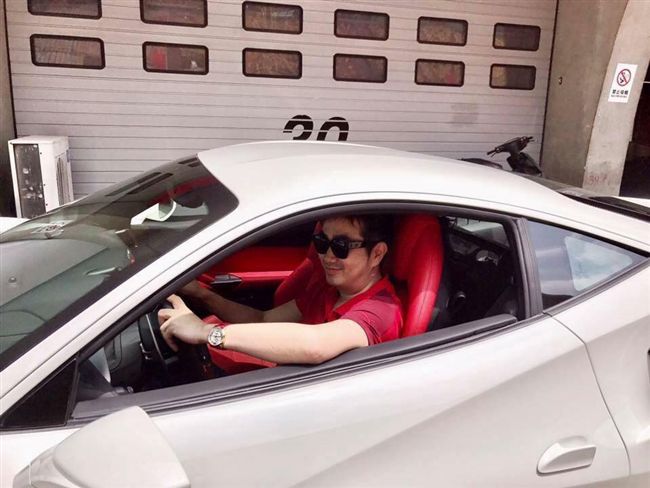 法拉利挨撞名醫　病患的評價是……