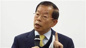 大學生造謠關西機場事件　謝長廷籲記取教訓警方查出游姓大學生於9月初燕子颱風時在關西機場上網登入批踢踢論壇（PTT）發出登上中國接駁車到大阪等謠言並送辦。駐日代表謝長廷15日表示，大家應記取教訓。中央社記者楊明珠東京攝　107年12月15日