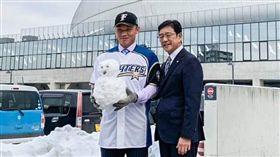 王柏融參觀札幌巨蛋。（圖／寶悍運動經紀提供）