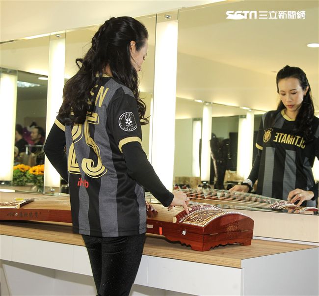 莫文蔚首次公開演唱會後台服飾、道具、化妝間等。（記者邱榮吉/攝影）