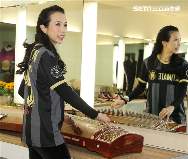 莫文蔚首次公開演唱會後台服飾、道具、化妝間等。（記者邱榮吉/攝影）