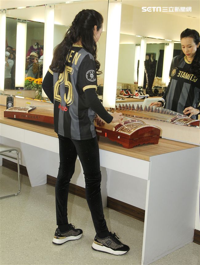 莫文蔚首次公開演唱會後台服飾、道具、化妝間等。（記者邱榮吉/攝影）