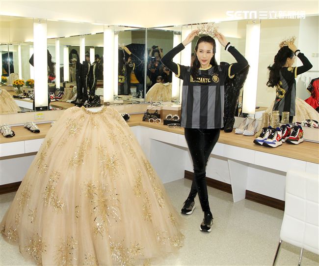 莫文蔚首次公開演唱會後台服飾、道具、化妝間等。（記者邱榮吉/攝影）