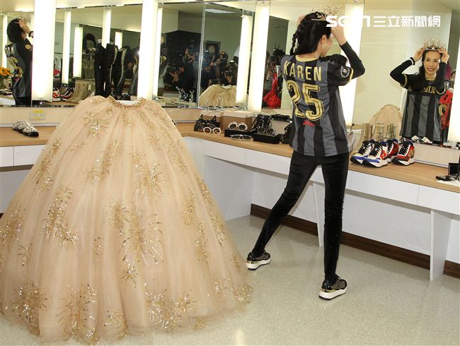 莫文蔚首次公開演唱會後台服飾、道具、化妝間等。（記者邱榮吉/攝影）